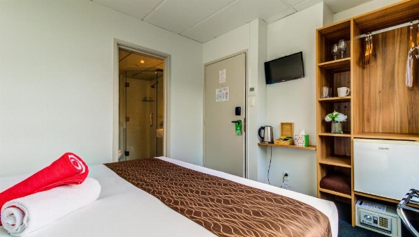 Ascotia Off Queen image 19