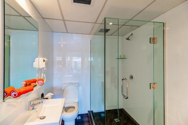 Ascotia Off Queen image 24