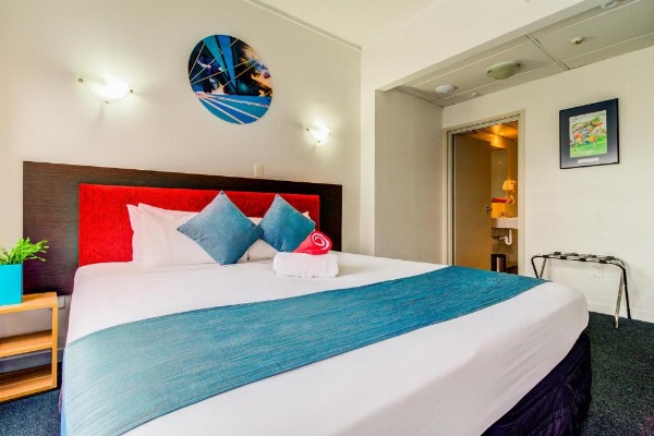 Ascotia Off Queen image 28