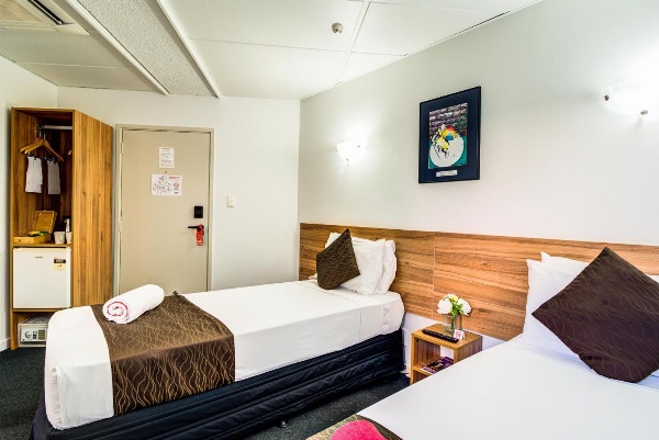 Ascotia Off Queen image 6