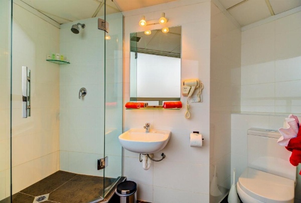 Ascotia Off Queen image 9